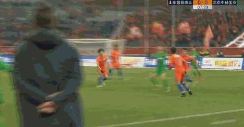 中超-鲁能3-0十人国安 塔神2分钟2球韦世豪染黄