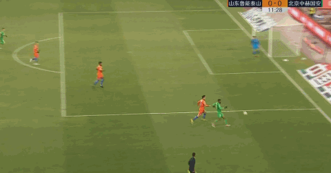中超-鲁能3-0十人国安 塔神2分钟2球韦世豪染黄