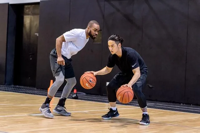 玩球网报：企鹅双星闪耀NBA名人赛 吴亦凡蒋劲夫演中国德比