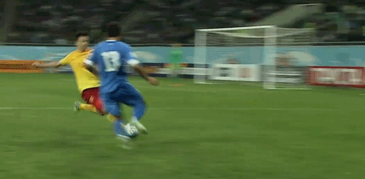 玩球头条：国足0-2乌兹4轮仅取1分 门框屡救险难阻落败