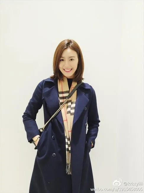玩球网报：美翻！游泳美女刘湘剪短发气质知性 网友:神似刘诗诗