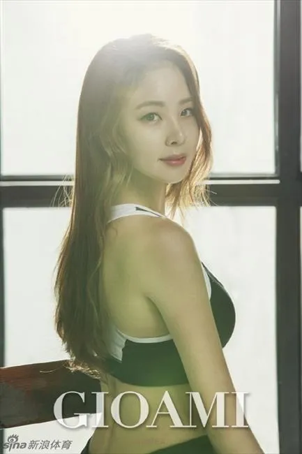 博彩花边：韩国美女主播申秀智秀完美身材 翘臀巨乳狂吸睛