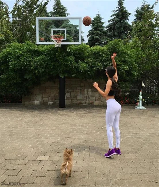 博彩花边：美国翘臀女王Jen Selter健身私照 丰乳翘臀极致诱惑