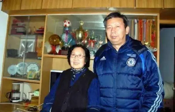 玩球资讯：国足曾经的希望 如今在卖彩票 还送出去过1000万