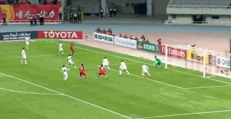 玩球赛报：上港5-1西悉尼夺3连胜 三叉戟皆进球武磊破荒