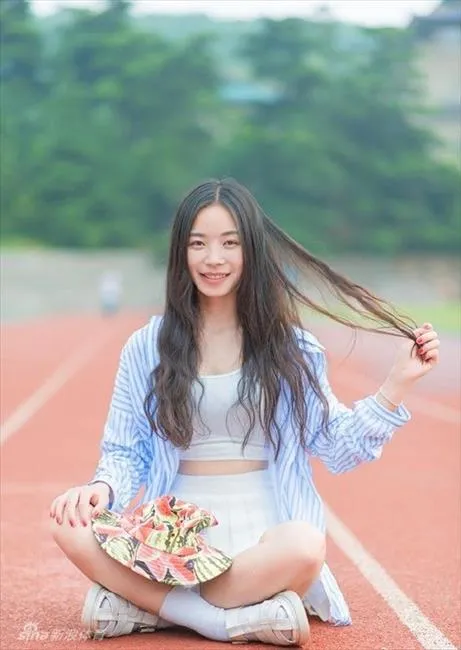 体坛周报：华中师范大学校花胡安如纯美无邪 令人怦然心动