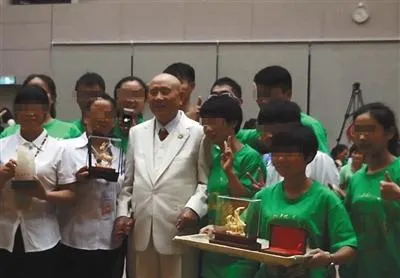 玩球网报：起底邪教“血水圣灵”：控制信徒当免费劳工