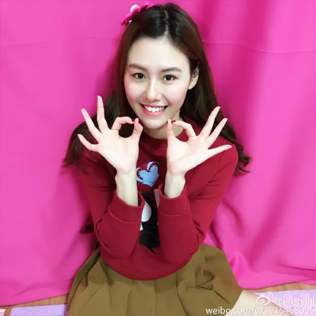 博彩花边：泳坛女神刘湘晒美照 肤白貌美似邻家女孩