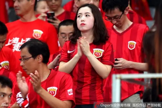 玩球花边：赛场上的上港女球迷大盘点 为亚冠助威预热