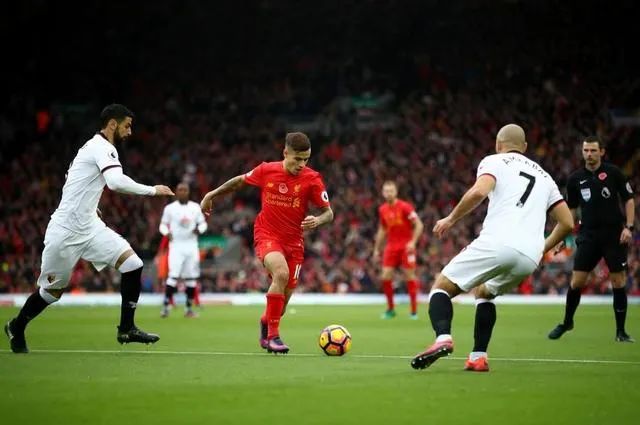 玩球赛报：英超-利物浦6-1登榜首 库鸟传射飞翼梅开二度