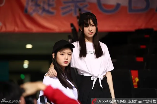 玩球花边：GNZ48女团助威CBA半决赛 跳舞唱歌靓丽吸睛