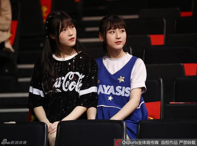玩球花边：GNZ48女团助威CBA半决赛 跳舞唱歌靓丽吸睛