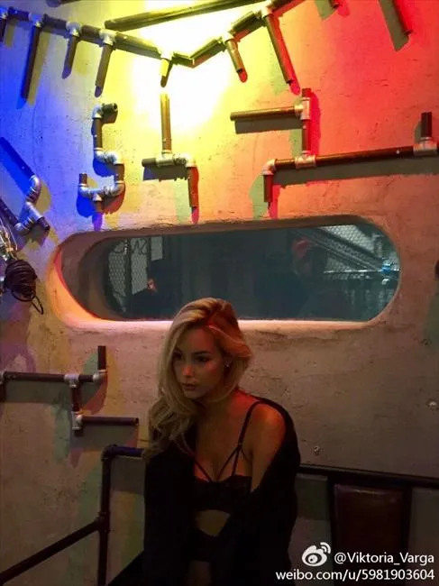博彩网报：山东鲁能外援佩莱绝色女友瓦尔加大曝私照 性感妖娆十足