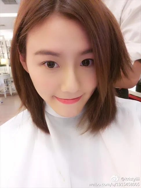 玩球网报：美翻！游泳美女刘湘剪短发气质知性 网友:神似刘诗诗