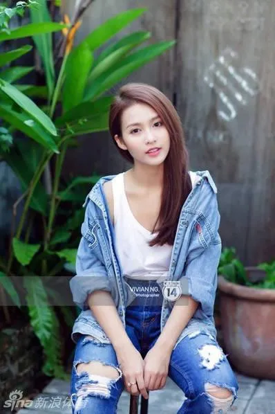 体坛花边：越南19岁美女拳击手黎颜性感私照 19岁早已身家过亿