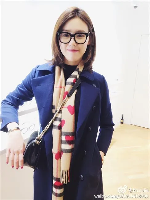 玩球网报：美翻！游泳美女刘湘剪短发气质知性 网友:神似刘诗诗