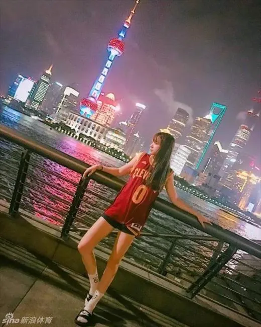 玩球花边：台湾篮球妹纸王宇君走红 甜美可爱清纯到令人想犯规