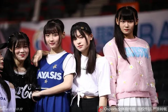 玩球花边：GNZ48女团助威CBA半决赛 跳舞唱歌靓丽吸睛