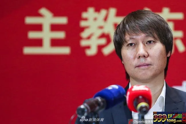 发布会上的李铁