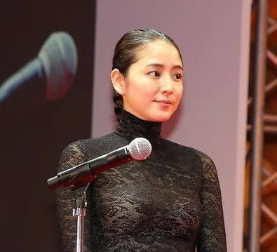 玩球花边：帮我扶着路！日本百名最强巨胸来袭 长泽雅美在列