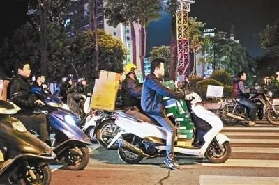 玩球网报：探访莆田假鞋交易集散地：制造销售运输成产业链