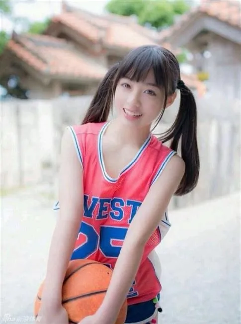 玩球小报：日本千年一遇美少女桥本环奈篮球写真 清纯可人性感惹火