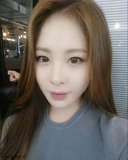 博彩花边：韩国美女主播申秀智秀完美身材 翘臀巨乳狂吸睛