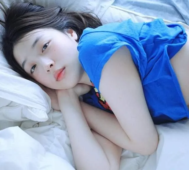 博彩花边：性感女星崔雪莉尺度再突破？韩版《花花公子》第一刊封面女郎？