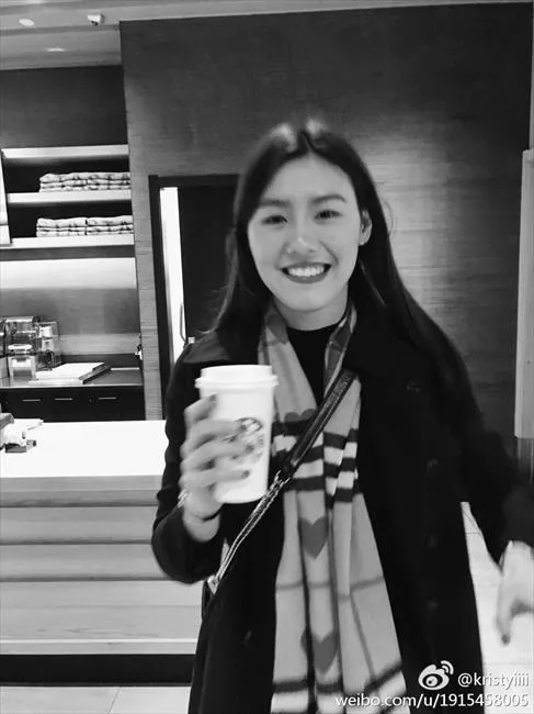 玩球网报：美翻！游泳美女刘湘剪短发气质知性 网友:神似刘诗诗
