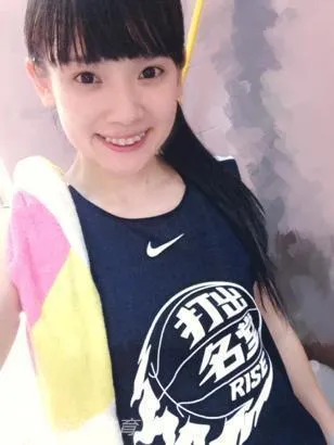 玩球花边：台湾篮球妹纸王宇君走红 甜美可爱清纯到令人想犯规