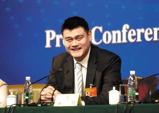 博彩头条：再见青春！姚明球衣退役 他是独一无二的传奇
