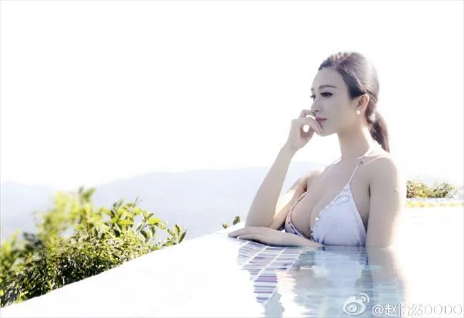 体坛花边：女主播赵怡然傲人身材撑爆上衣走红 还是铁杆球迷