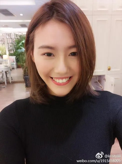玩球网报：美翻！游泳美女刘湘剪短发气质知性 网友:神似刘诗诗