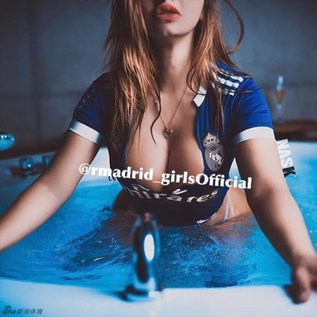 博彩花边：巴拉圭新乳神情迷皇马C罗 新年写真满满的翘臀丰乳