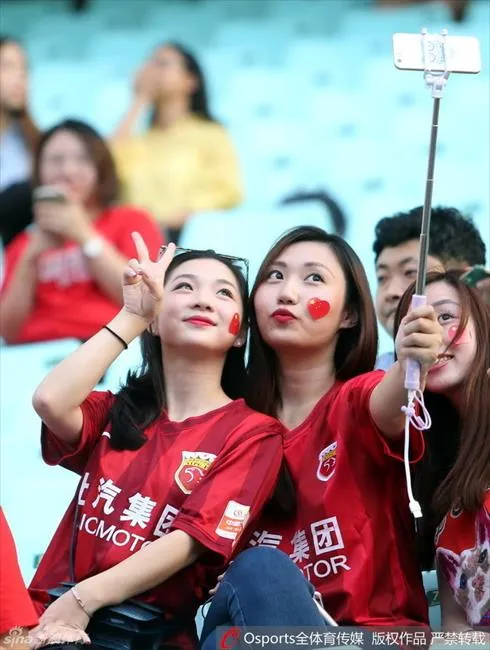玩球花边：赛场上的上港女球迷大盘点 为亚冠助威预热
