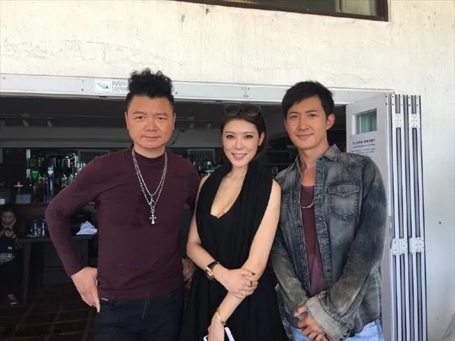 博彩花边：林丹出轨嫩模赵雅琪私照曝光 肤白貌美上围傲人