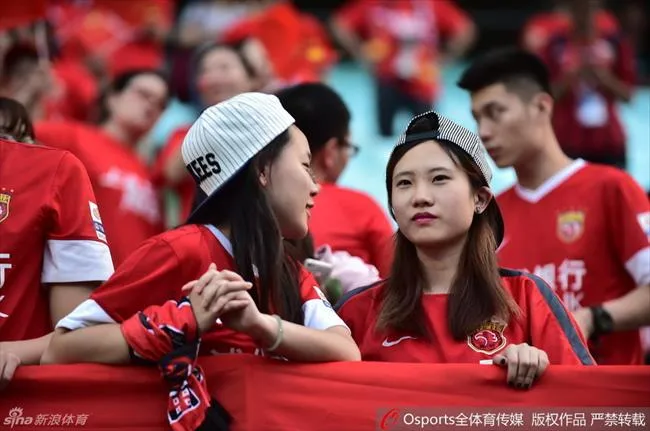 玩球花边：赛场上的上港女球迷大盘点 为亚冠助威预热