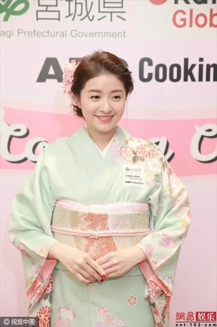 玩球花边：港姐徐淑敏嫁富豪老公7年生3女 面色红润似少女