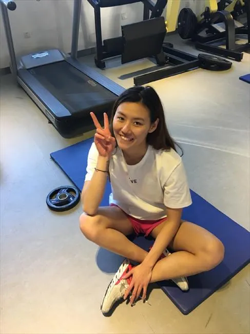 玩球画报：游泳精灵刘湘自曝体重125斤 但依旧美美女神范十足