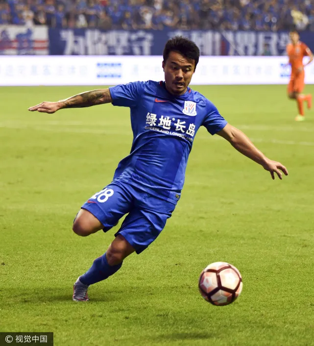 玩球赛报：申花0-0鲁能遭7轮不胜 曹?定中柱佩莱失良机