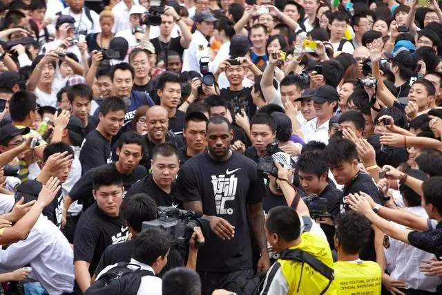 玩球网报：传骑士和小牛出战2018年NBA中国赛