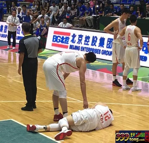 玩球资讯：亚洲杯第2日回顾 男篮险翻盘 印度哈登亮相