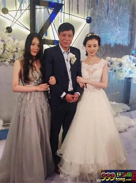 玩球话题：范志毅一家近照：经历三段婚姻，女儿18岁身材火辣，国籍惹争议