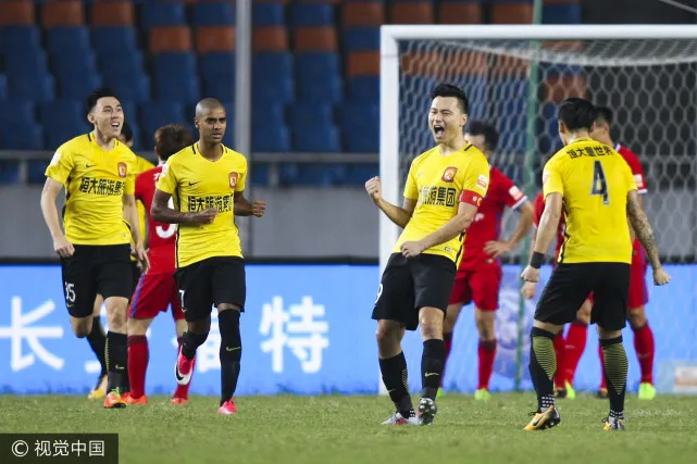 玩球赛报：恒大客场2-2力帆遭两连平 郜林两球郑智伤退