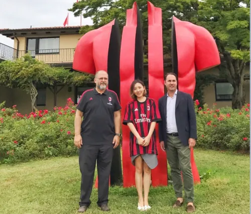 玩球资讯：“卡卡加盟贵州”：美女老板已会面？中超真有意