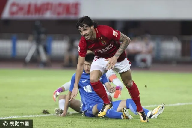 玩球综述：鲁能五球战胜申花 上港仍落后恒大5分