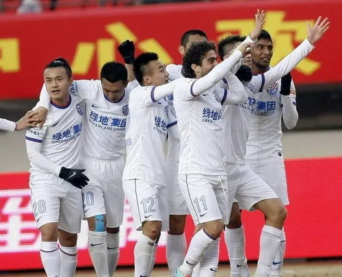 中超-新援两球洋中卫攻防两端立功 绿地2-0申鑫