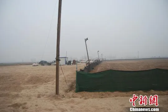 玩球资讯：天津河北交界上百人赌狗 43人被抓(组图)