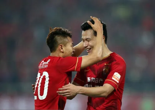 玩球赛报：中超-高拉特传射于汉超读秒绝杀 恒大2-1胜永昌