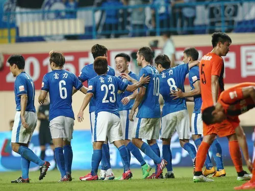玩球赛报：中超-国足新贵献两球 富力4-0人和终结连败